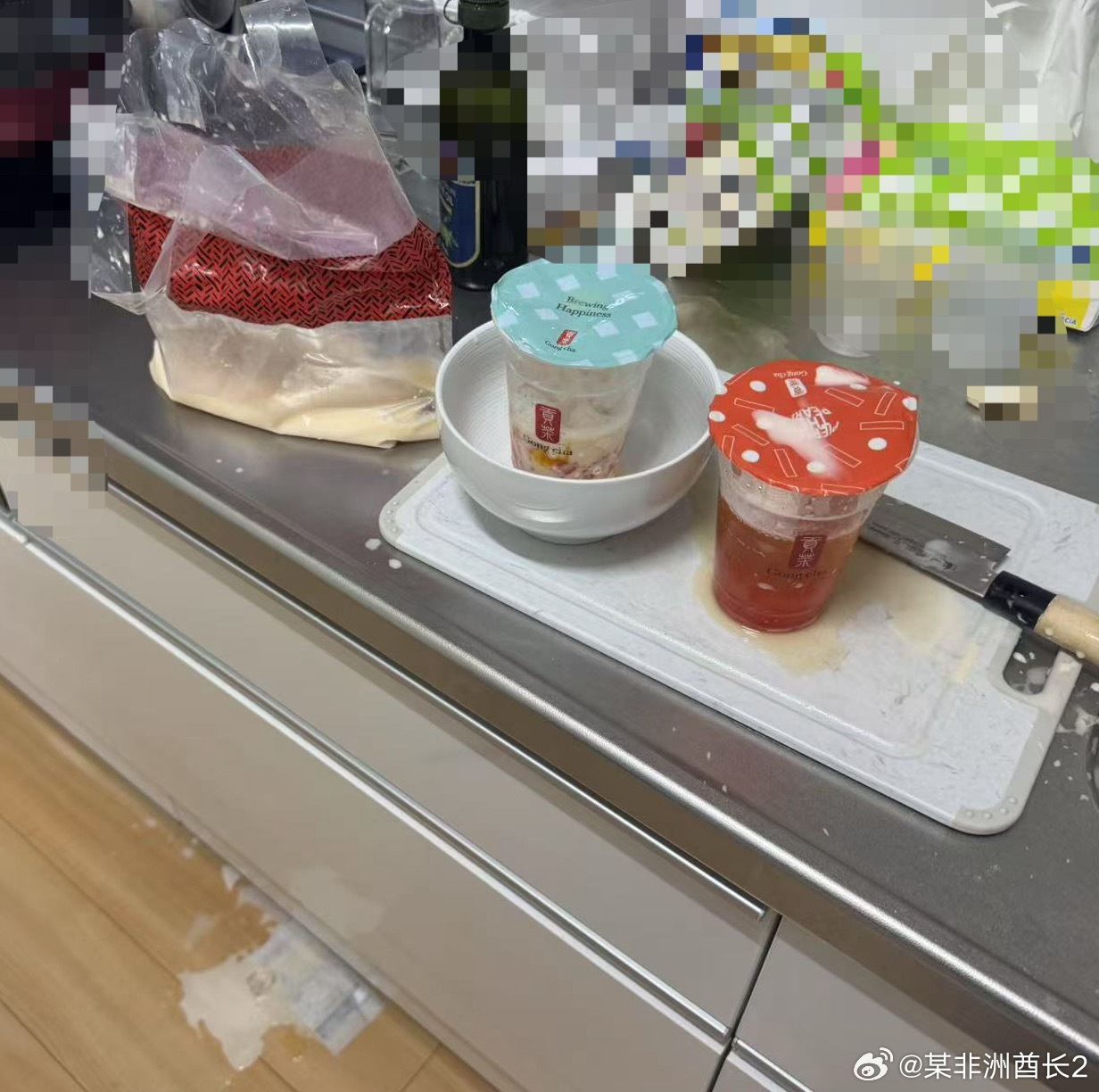 今天日本虽然无事，但刚刚酋长的奶茶全泼了[怒]1300日啊，心在滴血[泪] （这