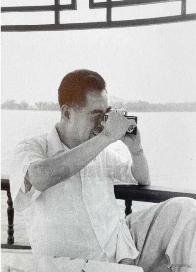 🌺🙏敬爱的周总理，致敬您的家国情怀，铭记您的山河之恋！“我爱这山河万里，更爱