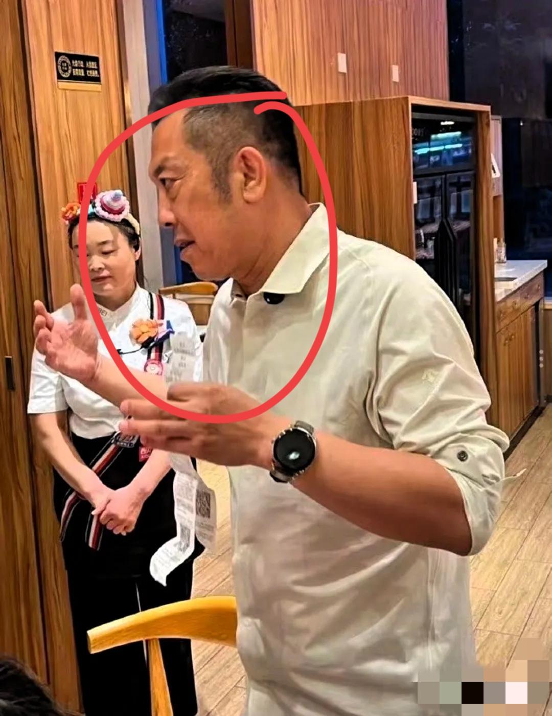 西贝这回真要凉了？我一配菜兄弟昨晚喝酒吐真言：周末大厅空得能跑步，后厨闲得能打牌