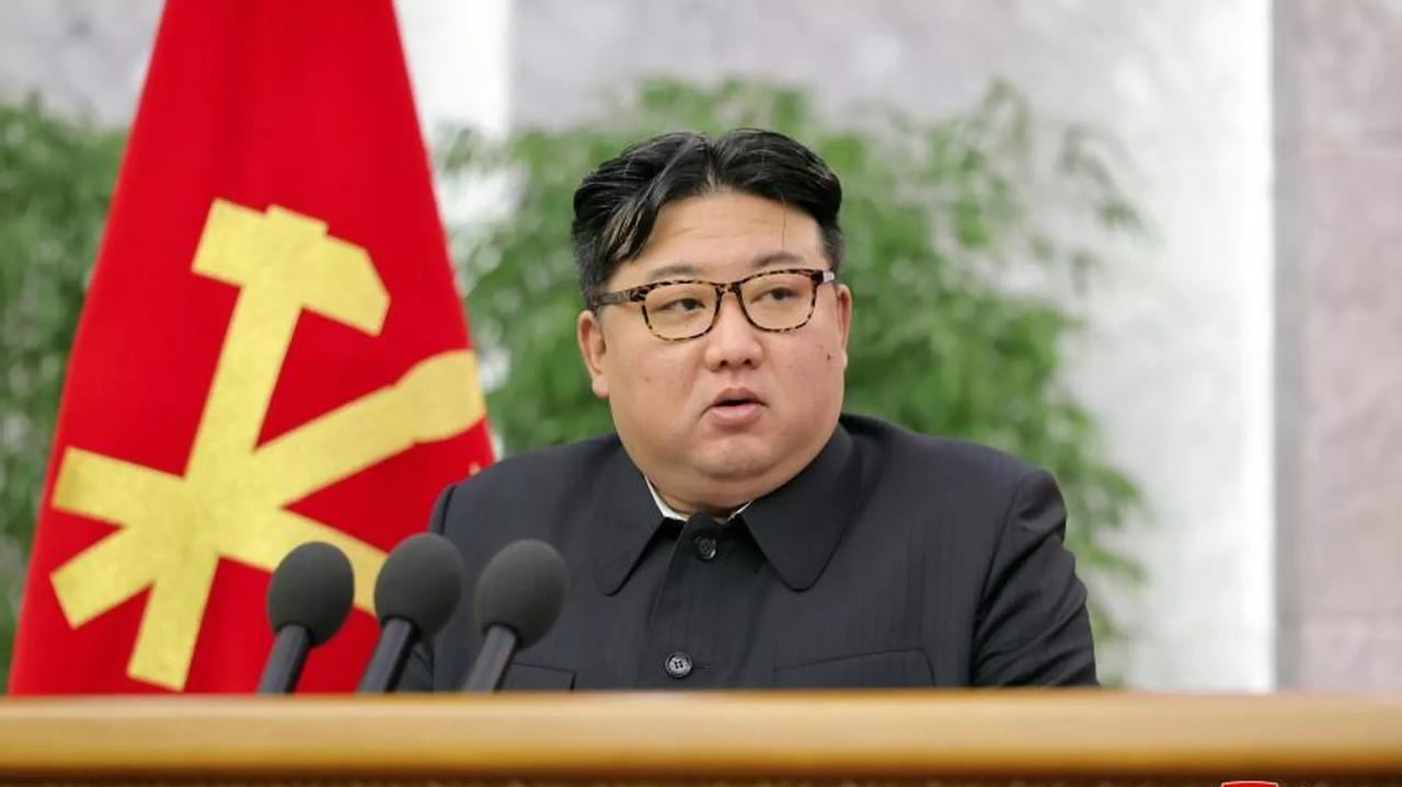 就在刚刚
金正恩正式宣布
9月22日，朝鲜领导人金正恩发表讲话称：“朝鲜已获得新
