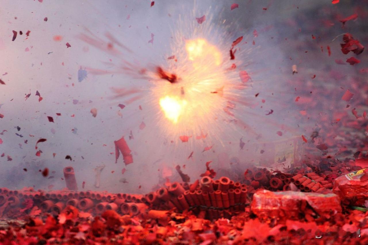 刚刚西安城北天空巨响，不知道大家听到了没有？
       西安城区春节期间是禁