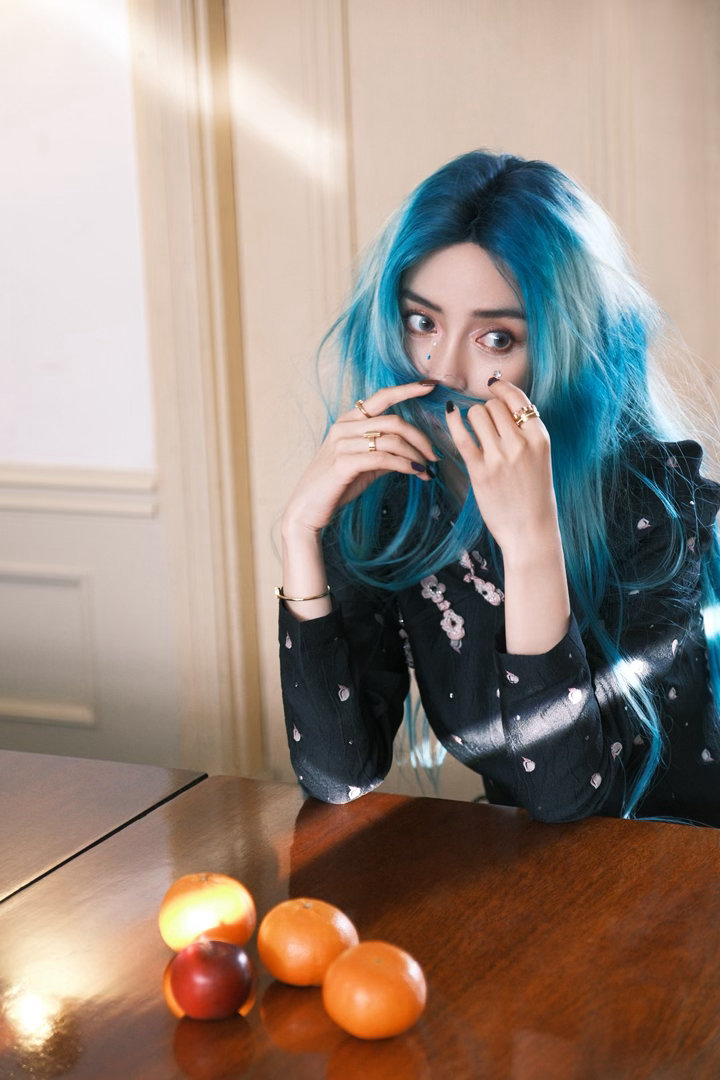 angelababy 杨颖 坠入蓝发异想世界💙！！