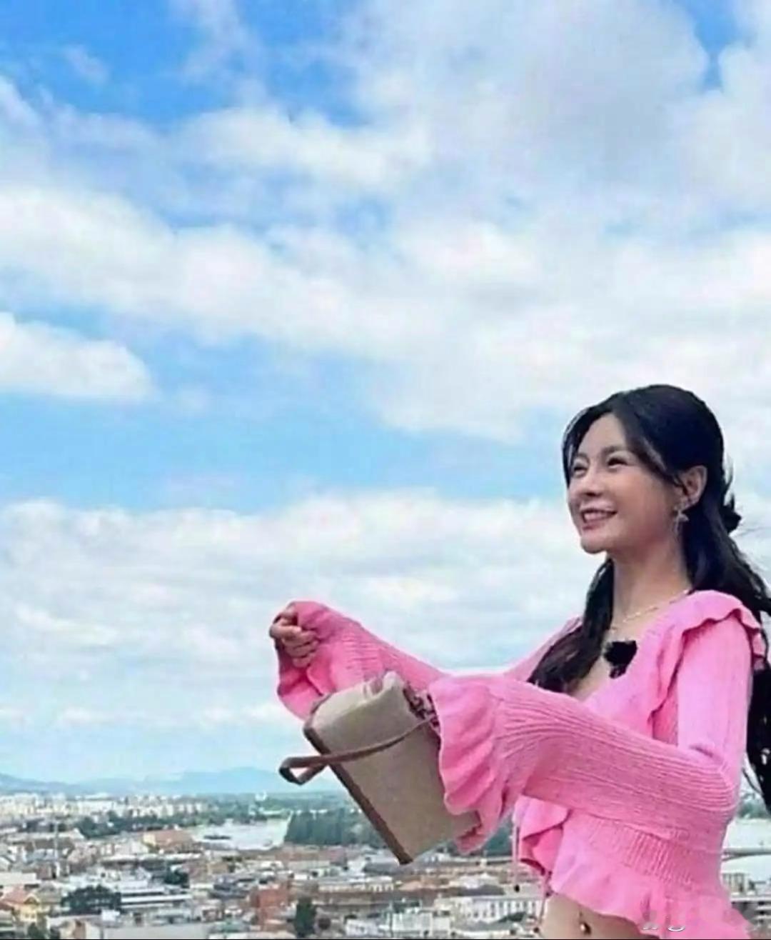 沈梦辰肚脐上那是啥情况？头‌一回⁠⁠﻿见明星搞这种玩意﻿‌儿。 ​​​