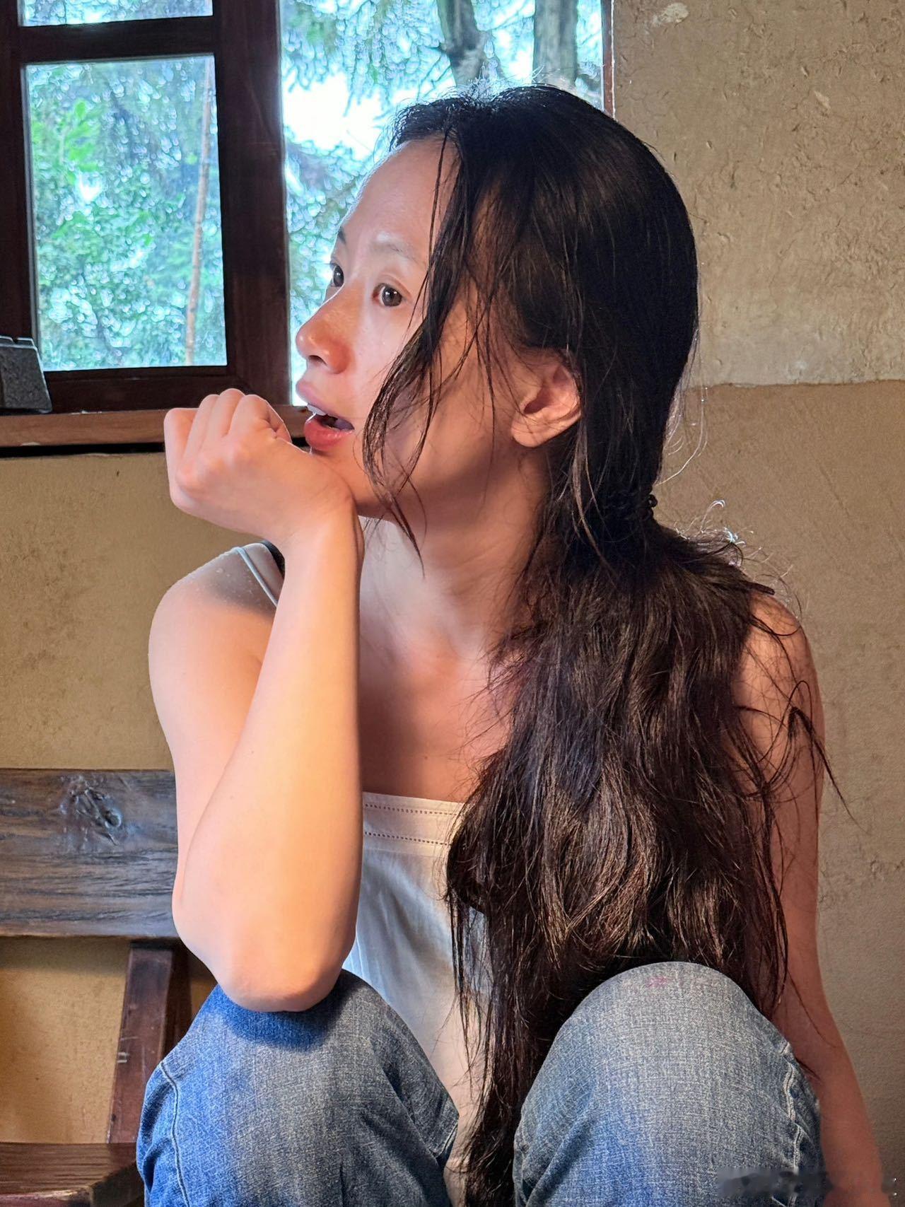 斓曦回应自己和李梦的穿搭风格 我超级喜欢她们的自信表现，穿衣风格本来就是个人表达