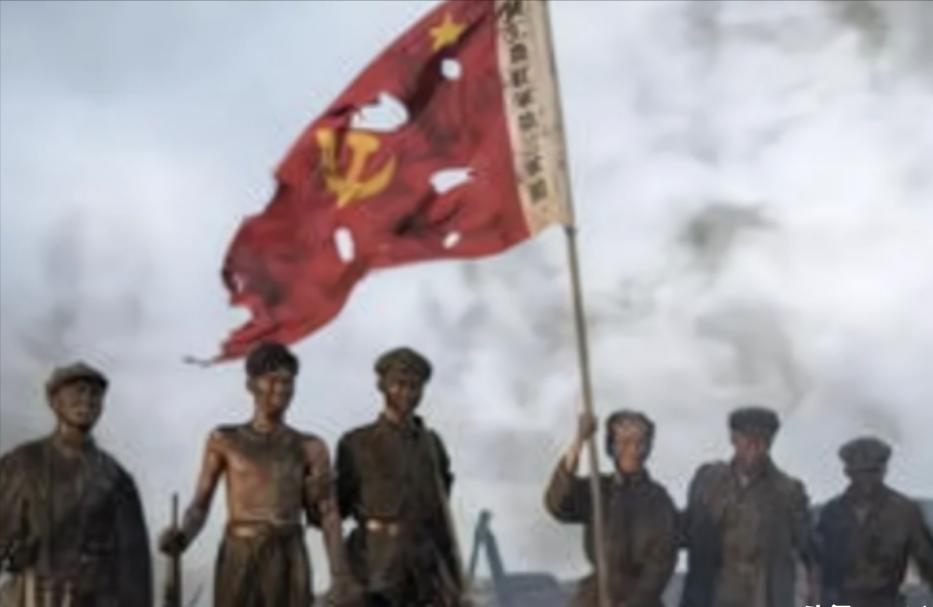 [微风]1950年海南解放时，四野官兵登岛后，看着掩护接应的琼崖纵队战士们，官兵