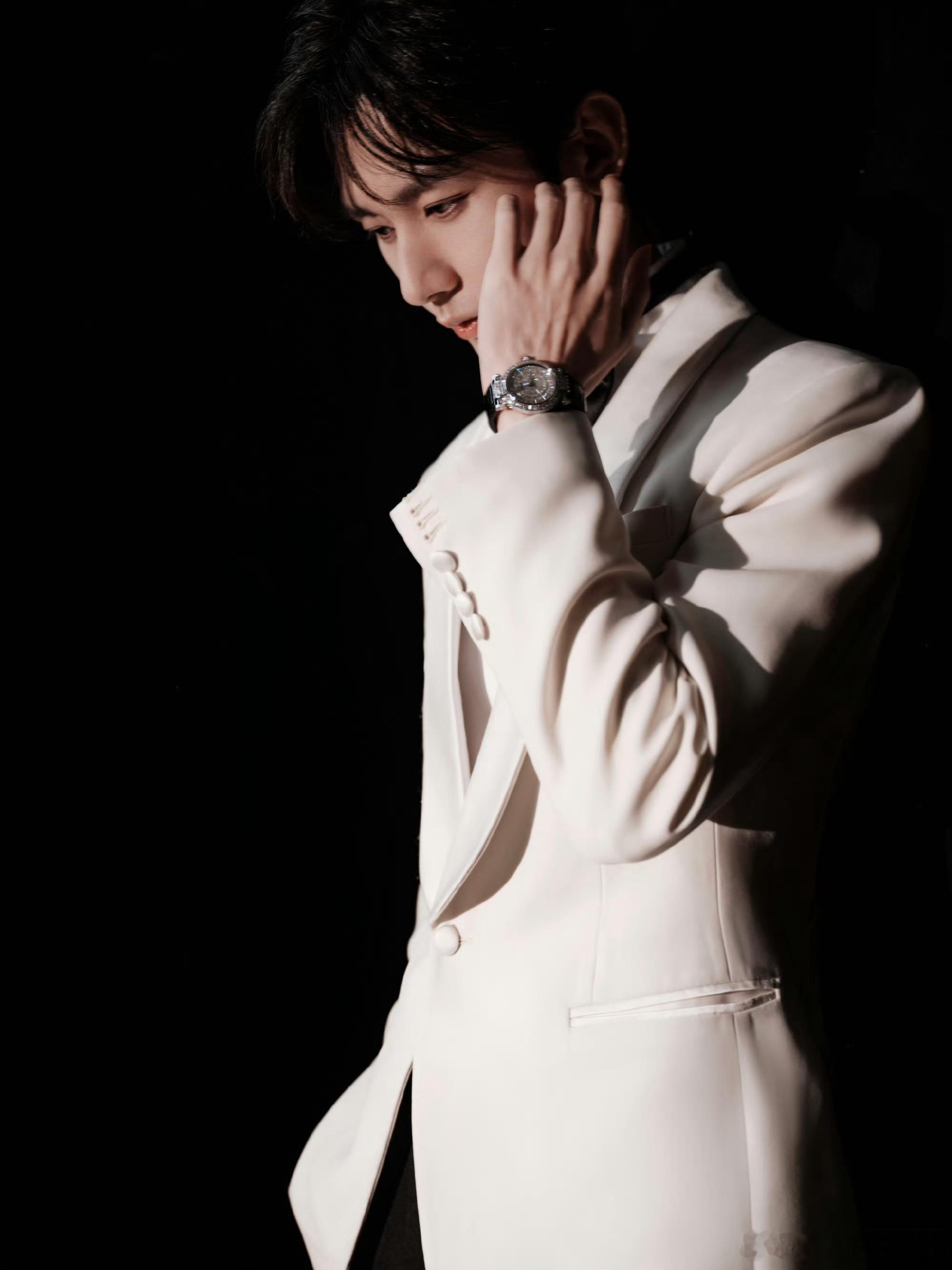 成毅赴山海cy成毅明月高悬夜空，眼下是春天。我想起了你，内心是完整的。| 朱瞻基