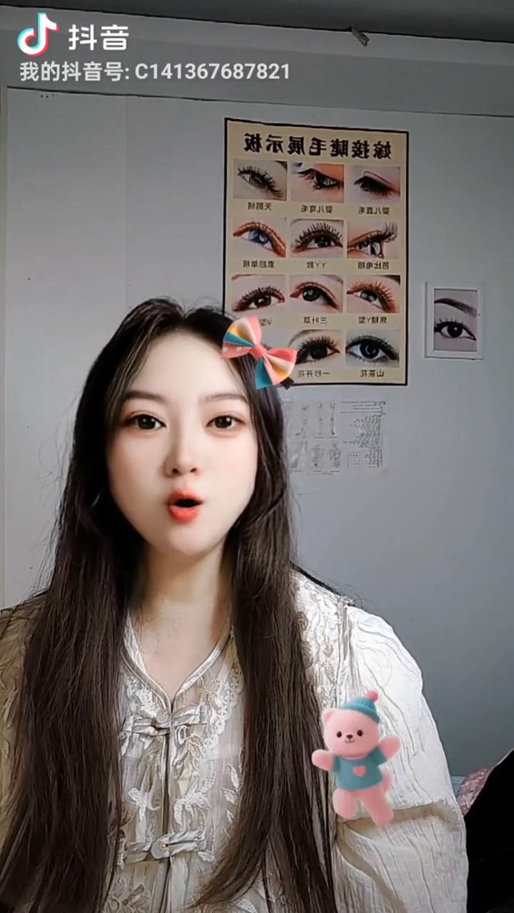 毛笔蘸饱墨汁，猛的往池塘里一甩，抹点健开，就像我乱糟糟的心似。这时我瞧见仙子角落