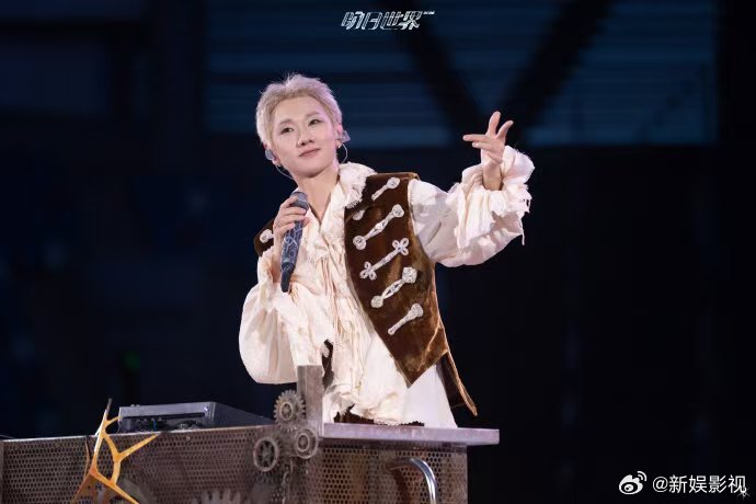 汪苏泷祝任贤齐生日快乐汪苏泷发任贤齐合照 成都6月的演唱会联动太惊喜！汪苏泷现场