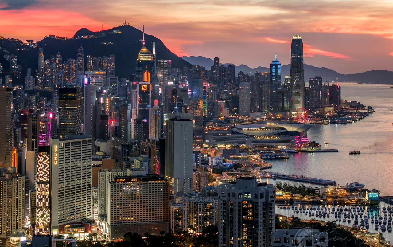 香港2025年以微弱优势超越瑞士，成为全球最大的跨境财富中心。香港2.95万亿美