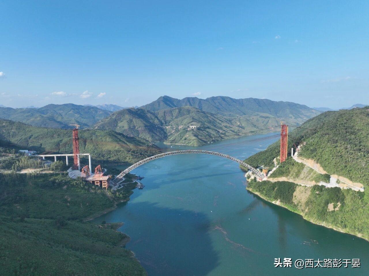 了不起！红水河铁路大桥合龙，世界最大跨度铁路拱桥来了

9月29日，黄百铁路迎来