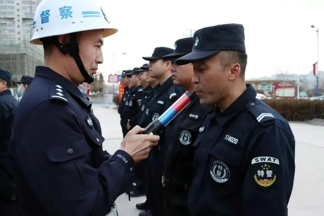 我的新年愿望#一人说一个新年愿望#我个人的新年愿望是六少六多：
少一点公安一级勤