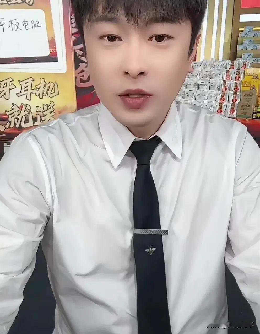 小胖讲述辛巴即将回归，人家就是命好，借着热搜坏事变好事，洗波人设立马开播卖货！