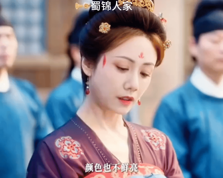 阔别三年，刘芸携《蜀锦人家》重磅回归。此次她以反派之姿亮相，初登场便凭挑刺戏码彰