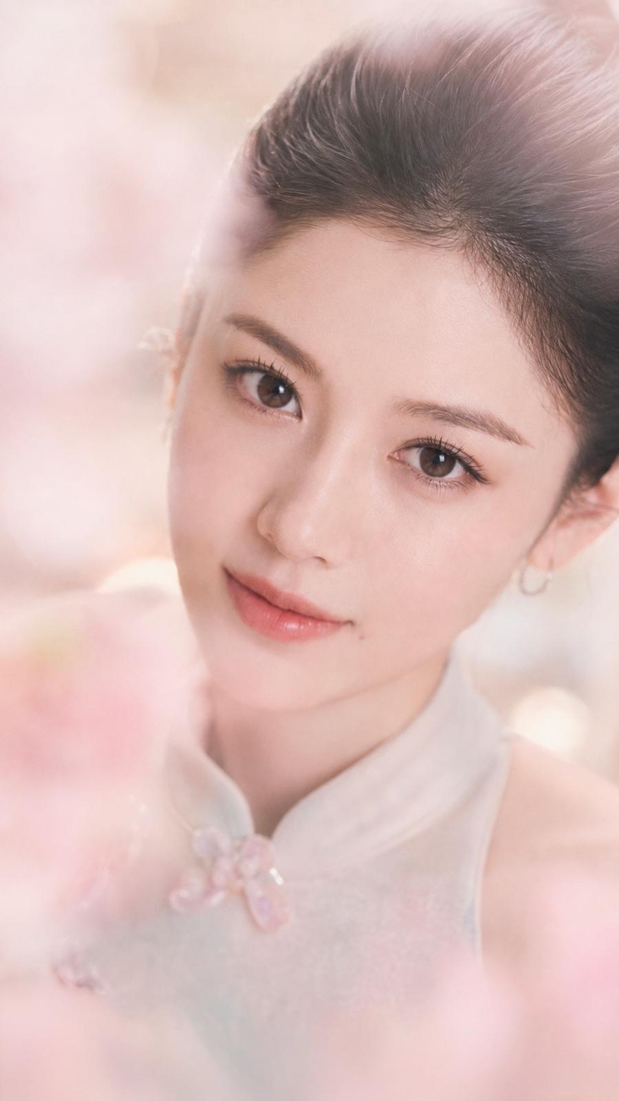 羞答答的玫瑰，静悄悄的开