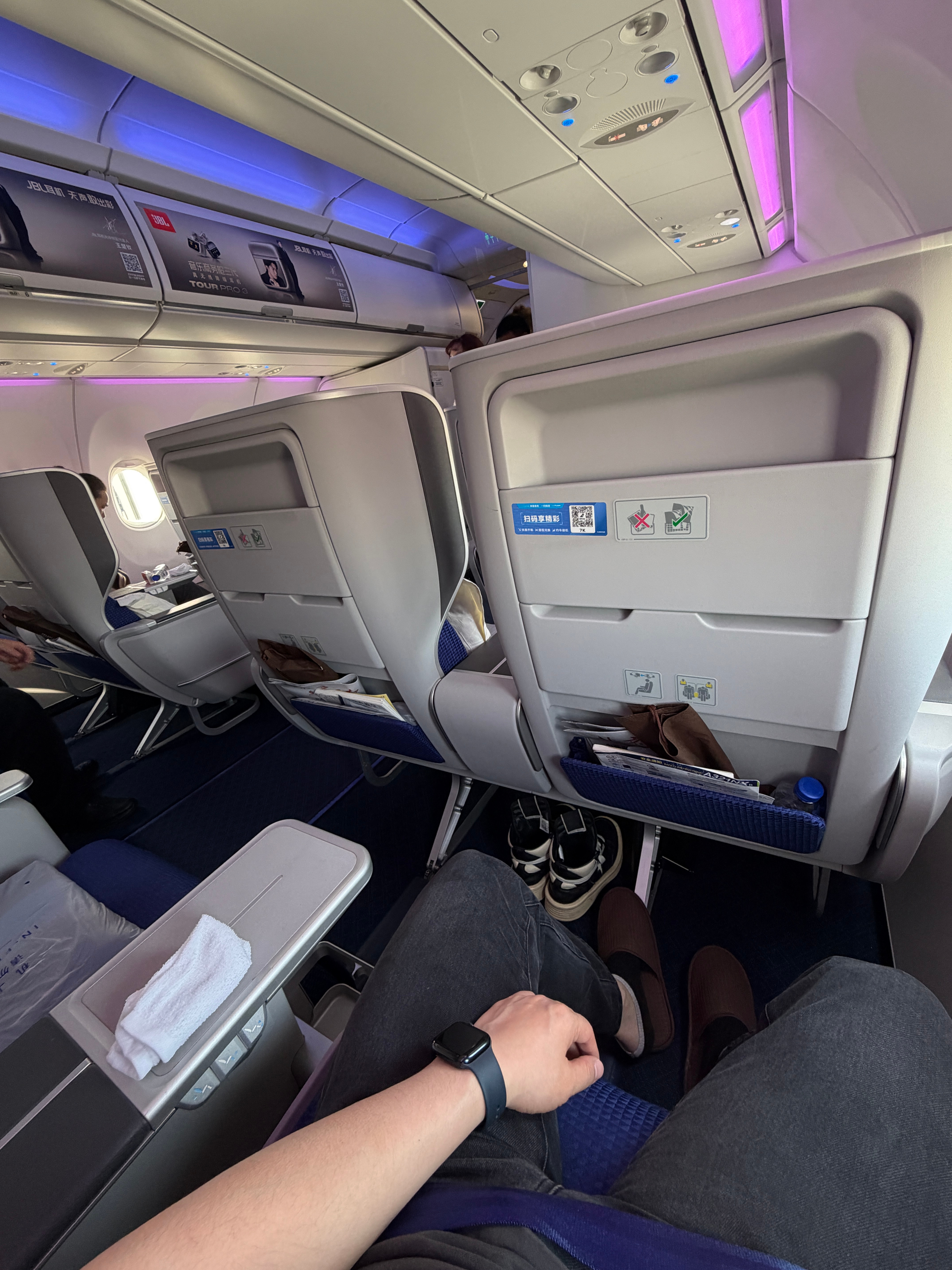 飞昆明要三个半小时 晚上跟吃个米线去～ 北京·北京大兴国际机场