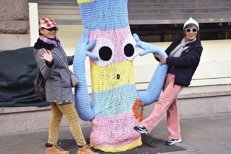 像外衣在日常穿着中会接触到各种各样的环境，公共座椅、门把手等，上面滋生的大肠杆菌