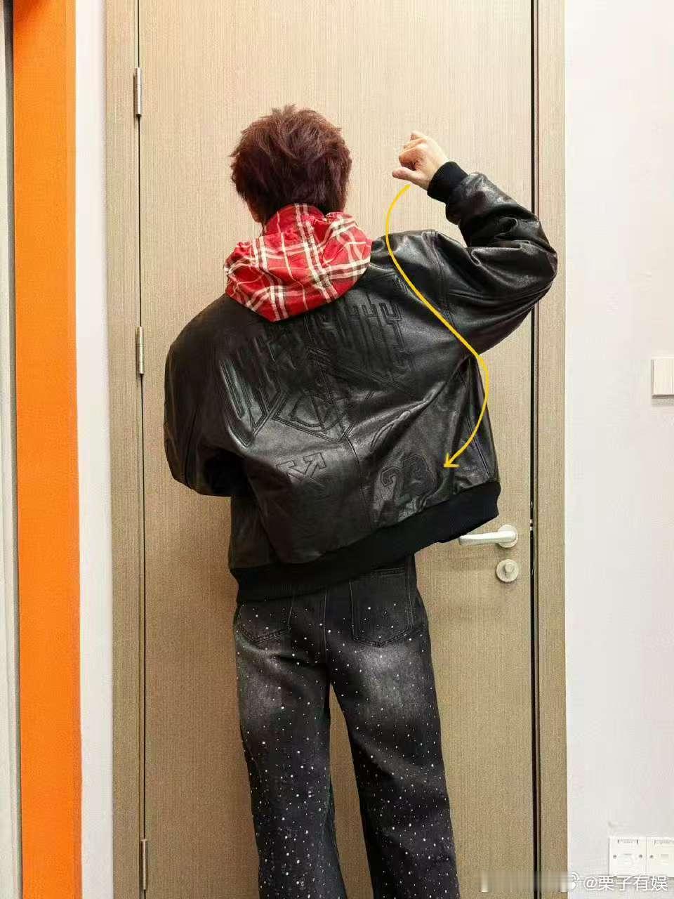 丁程鑫愣神丁程鑫忘了自己要干嘛丁程鑫突然忘了自己要干嘛，哈哈哈，