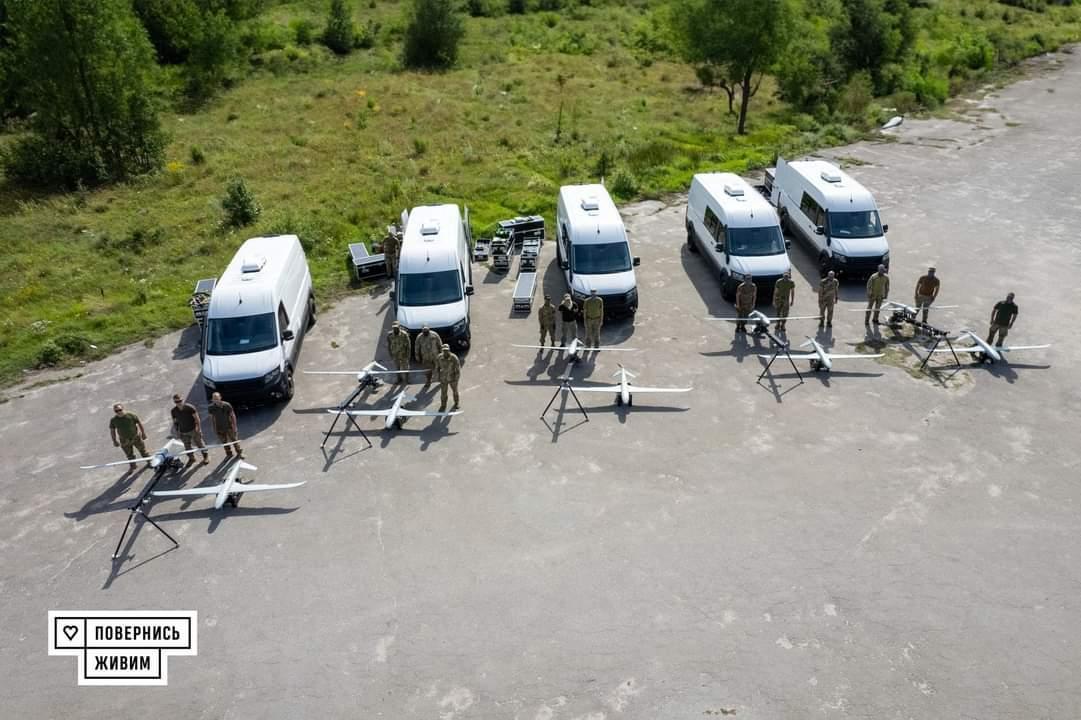 乌克兰5个炮兵旅各获得1个乌克兰国产鲨鱼侦察无人机系，负责捐赠的活着回来基金会负