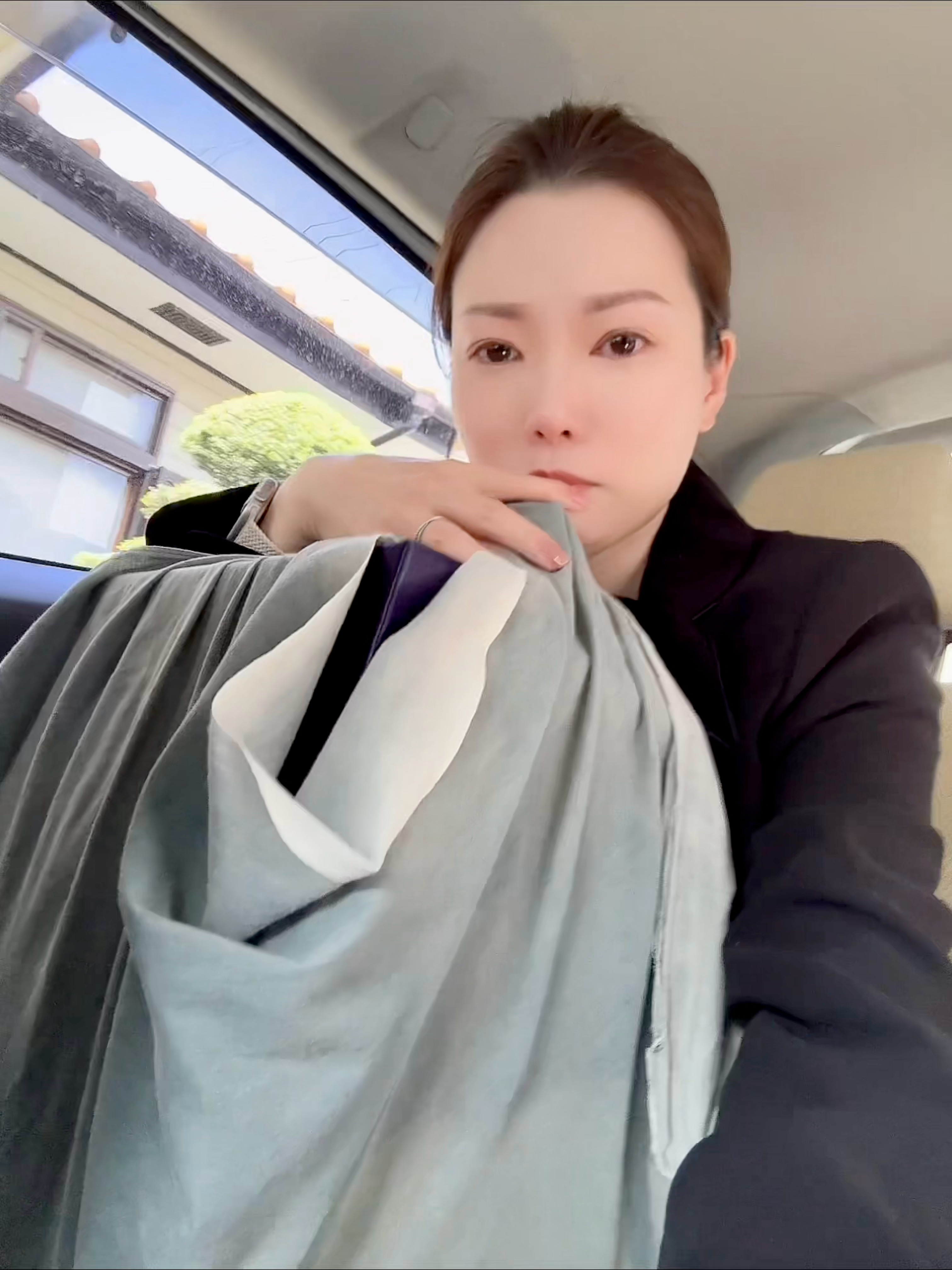 2026年04月28日今天你入土为安了今天我最后一次抱了你(骨灰盒)我剪了一簇头