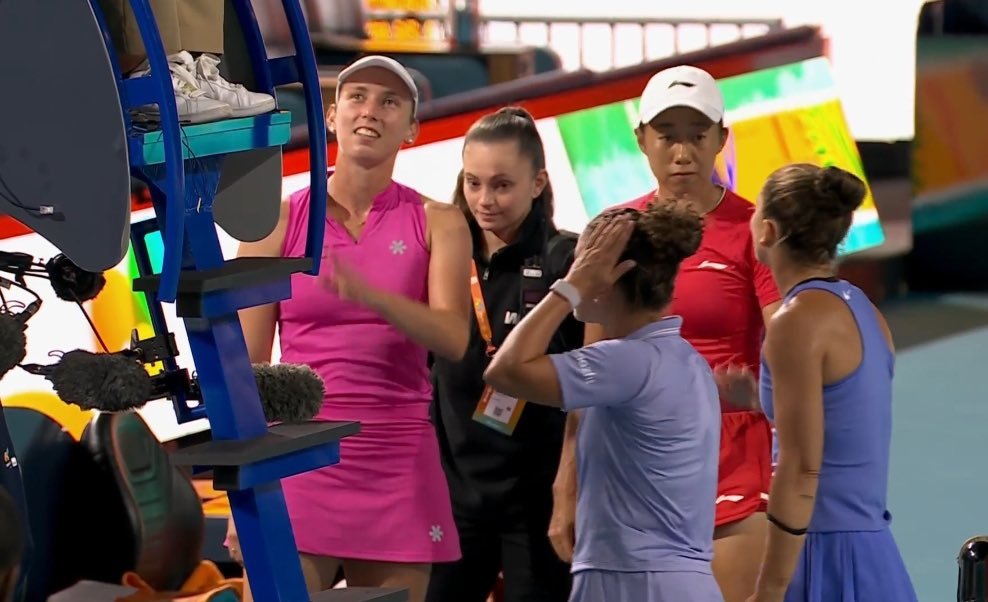 张帅组合止步迈阿密站女双四强 梅尔腾斯身体极度不适一度医疗暂停，无奈下和张帅选择