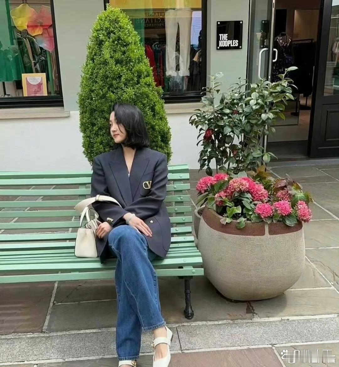 短发的关晓彤有被惊艳到，去掉了以前的土味，变成了御姐，爱了爱了！ ​​​