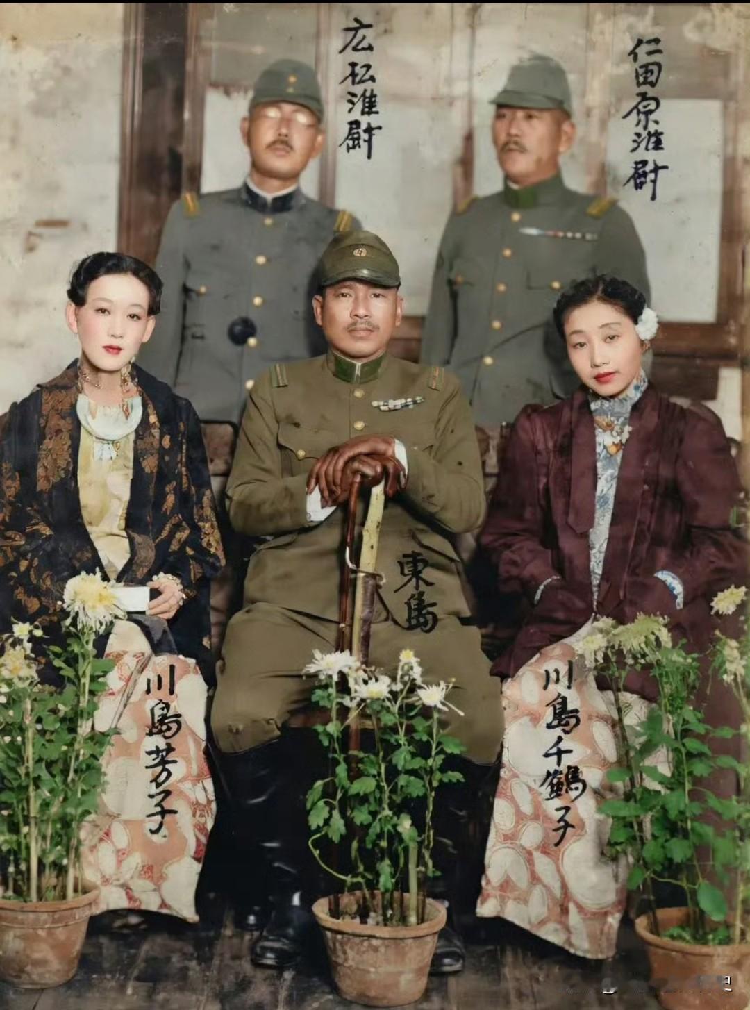 这张1937年天津东兴楼的真实老照片，记录下了日本女间谍川岛芳子（金璧辉）与日军