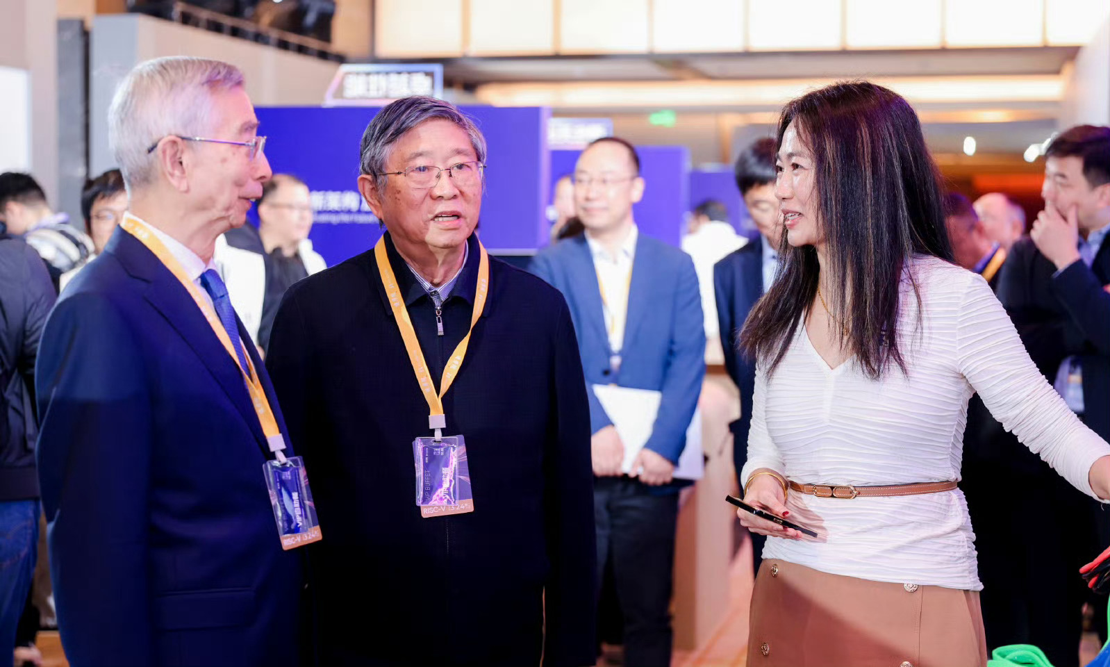 阿里发布新型CPUAI大战卷完内存卷CPU当前AI技术快速席卷各行各业，硬件成本