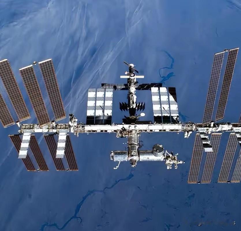 国际空间站（ISS）漏气越来越严重，航天员随时准备撤离

NASA休斯顿任务控制