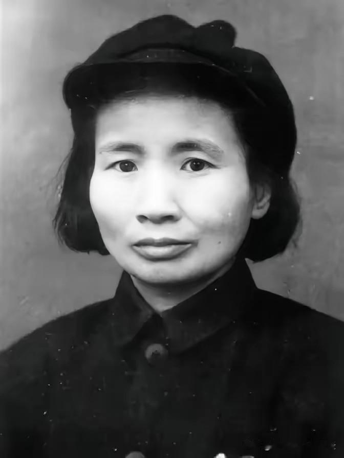 1960年冬天，钱瑛到甘肃考察，谁料司机中途迷路，突然发现前面沟里有烟轻轻飘出，