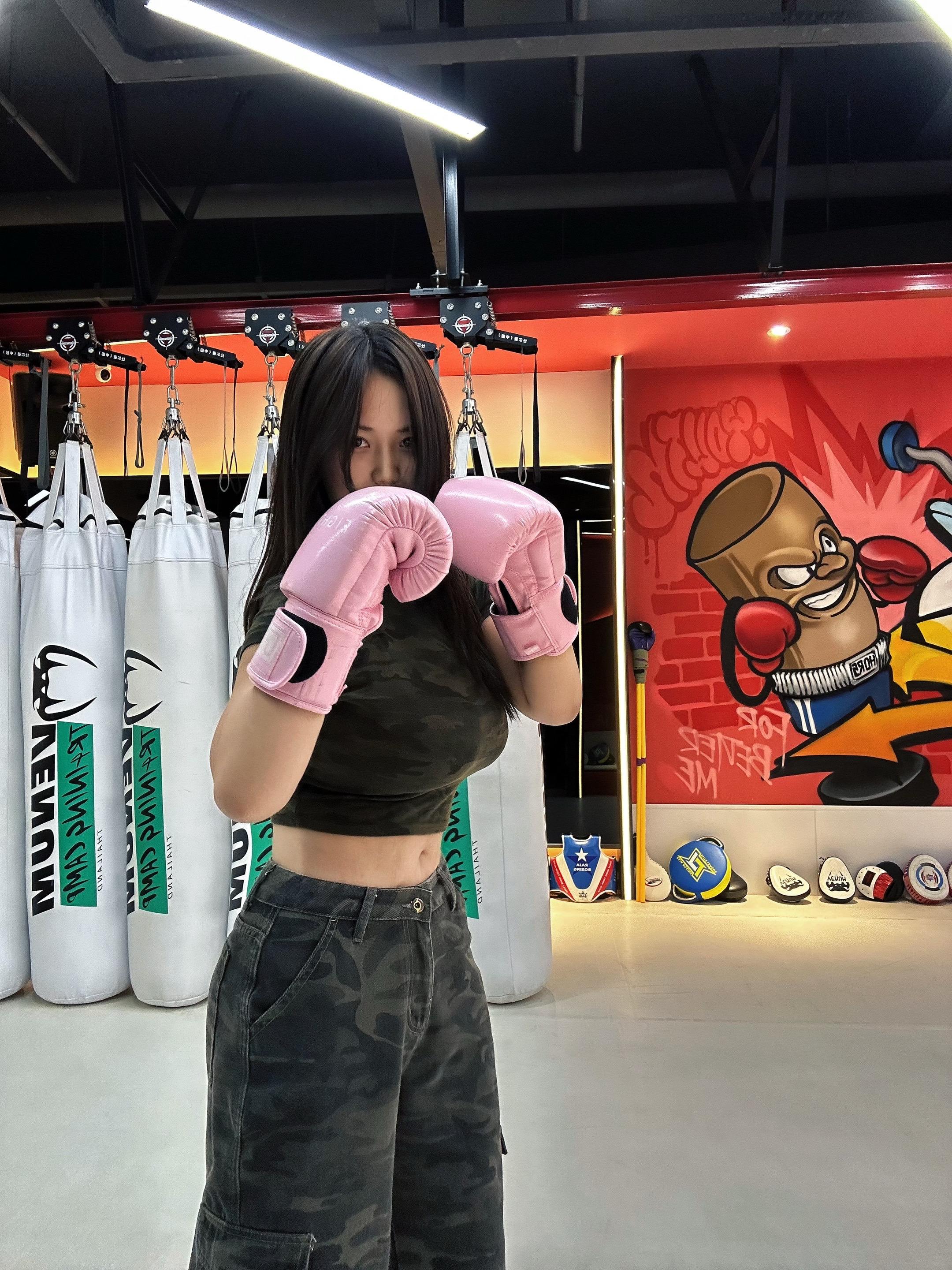 姐姐可不会手下留情哦🥊女孩