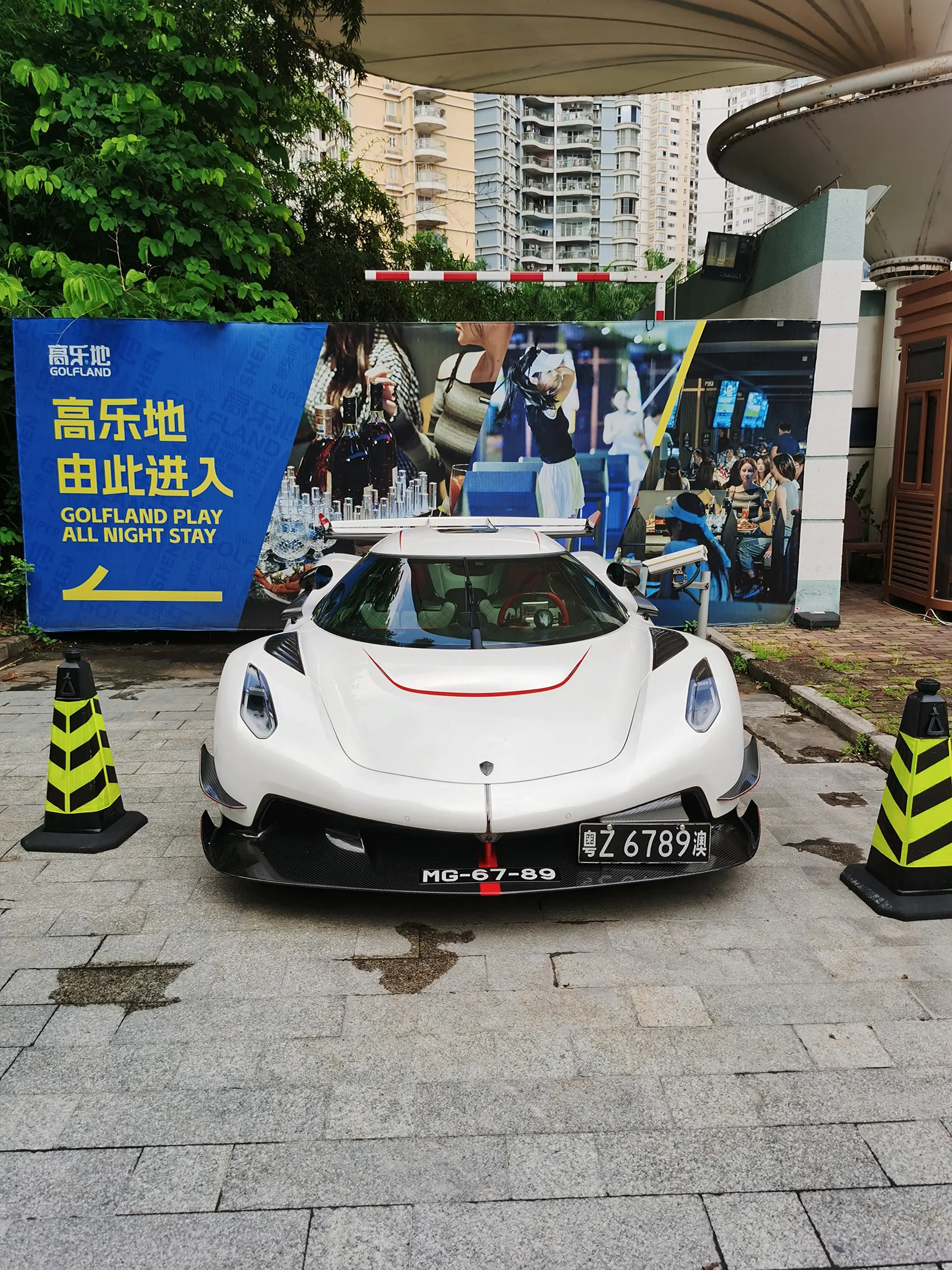 上天给我什么我就享受什么， 上天让我失去什么我就放下什么。