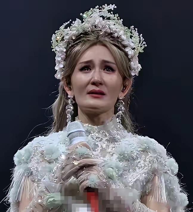 谢娜要开演唱会了，网友们快疯了，私信张杰让他管管媳妇，还有的网友私信谢娜，如果开