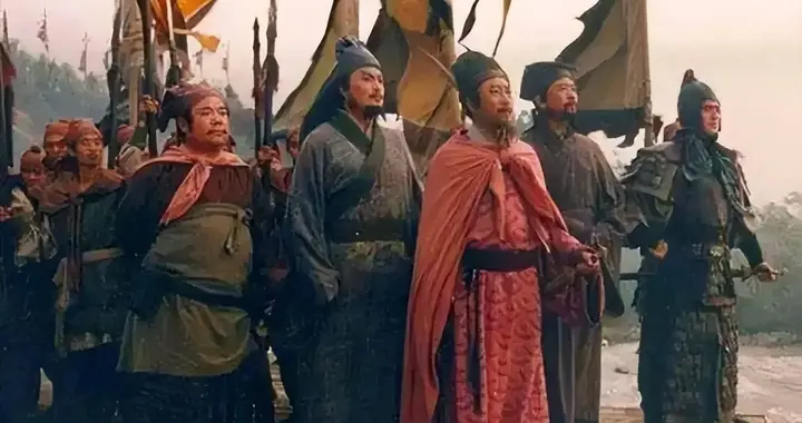 拍桌子质问反对招安，在梁山武松为什么敢公开骂大头领宋江?