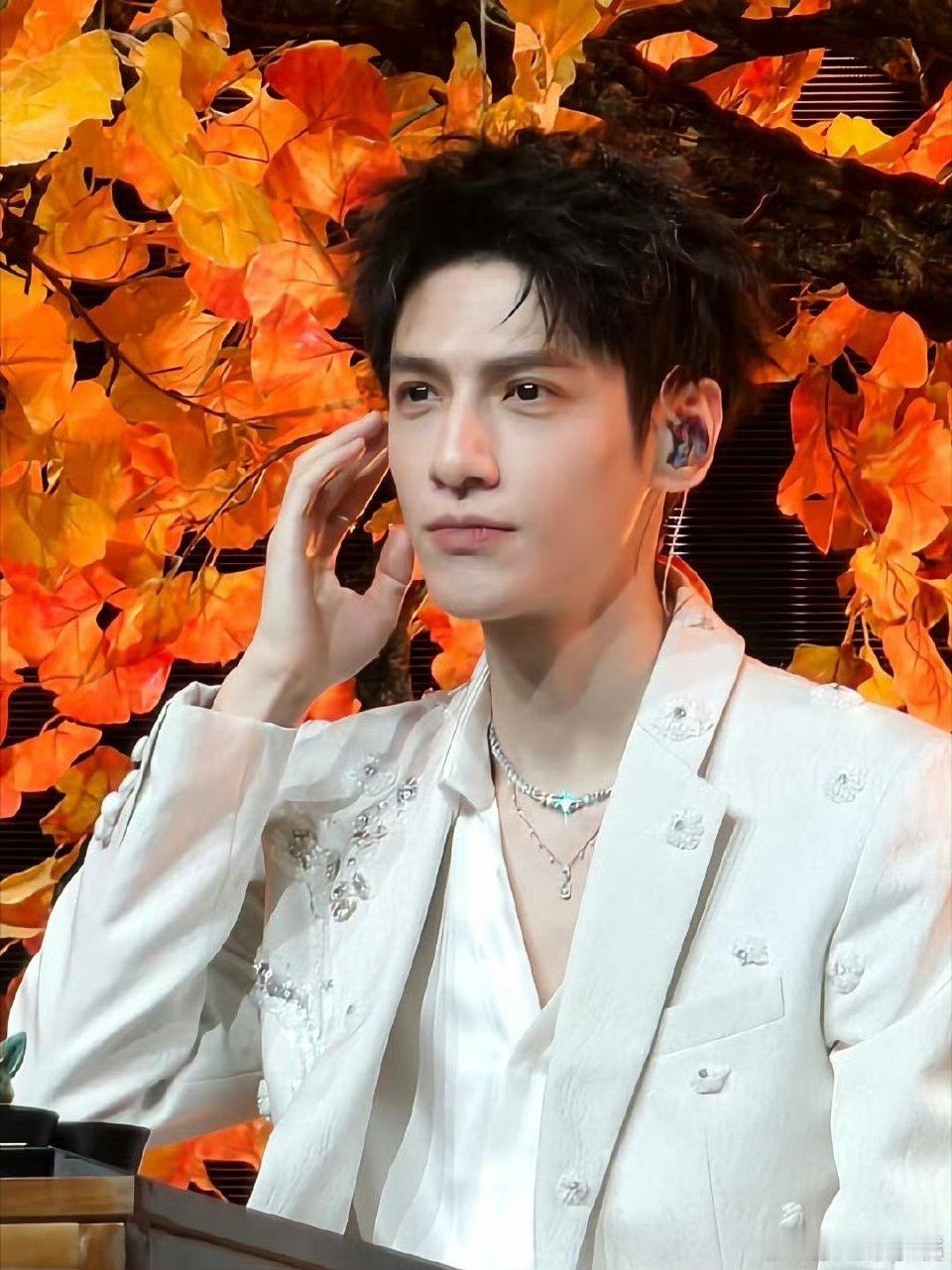 罗云熙水龙吟上海演唱会出图 演出顺利！ 好喜欢听你唱的歌啊！ 