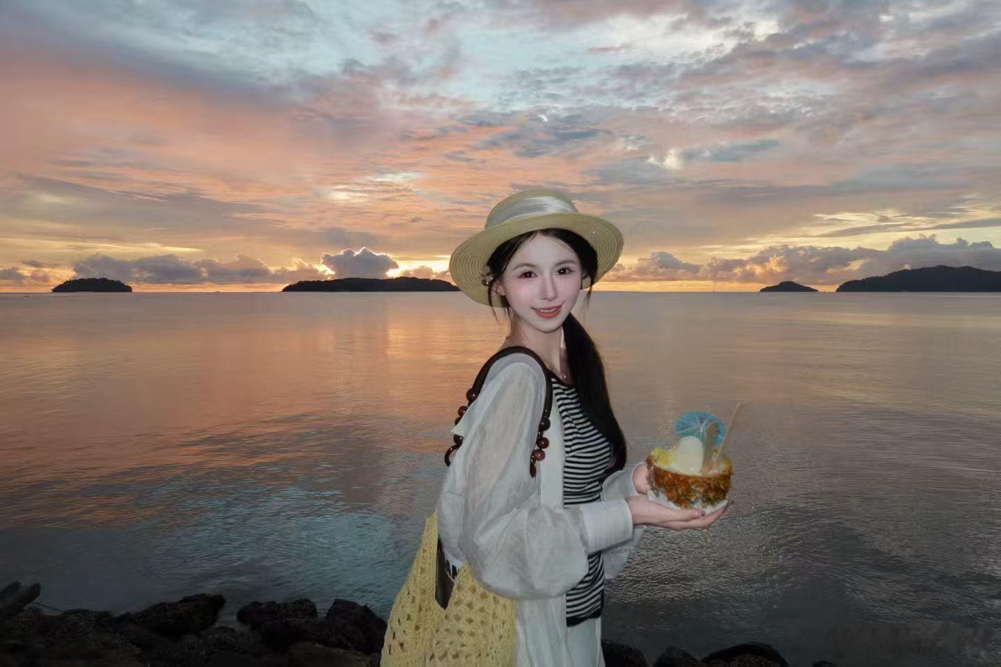 新一周的丝姐美照来啦眨眼时间就到七月了夏日酷暑，绅士们要注意避暑噢~