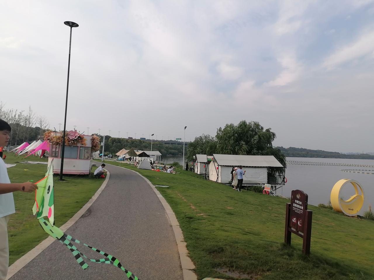 可以分享一张最美湖面的照片吗