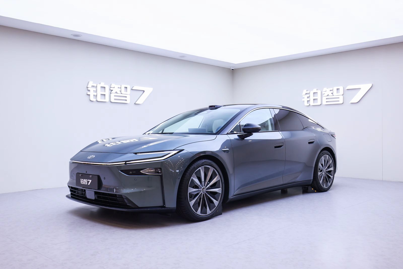 铂智7宣布保留关键实体按键华为高管谈数字时代造车安全标准 3月5日，铂智7预售开