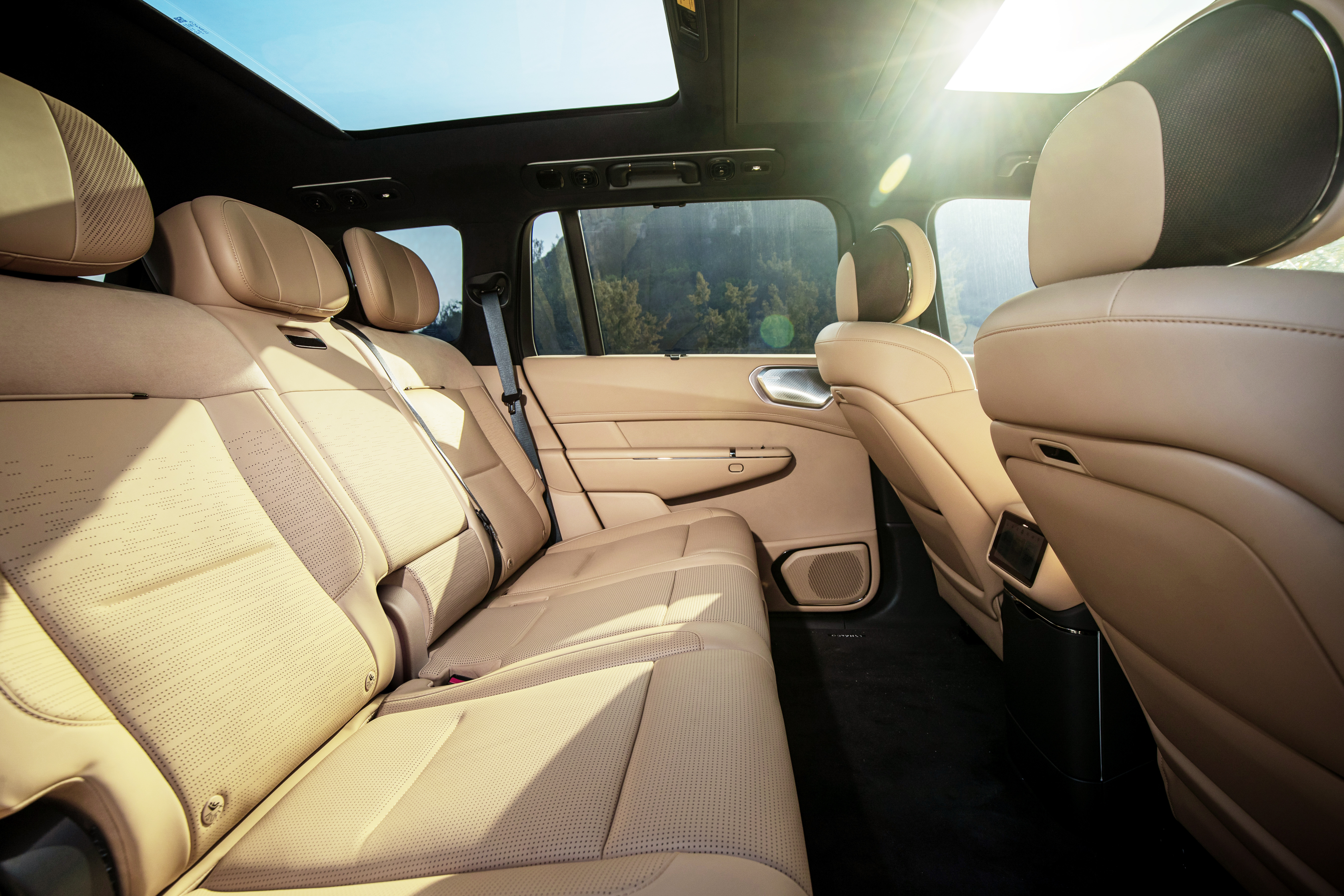 领克900大五座万物皆可装领克900，5米24的车长，3160mm的轴距，当时去