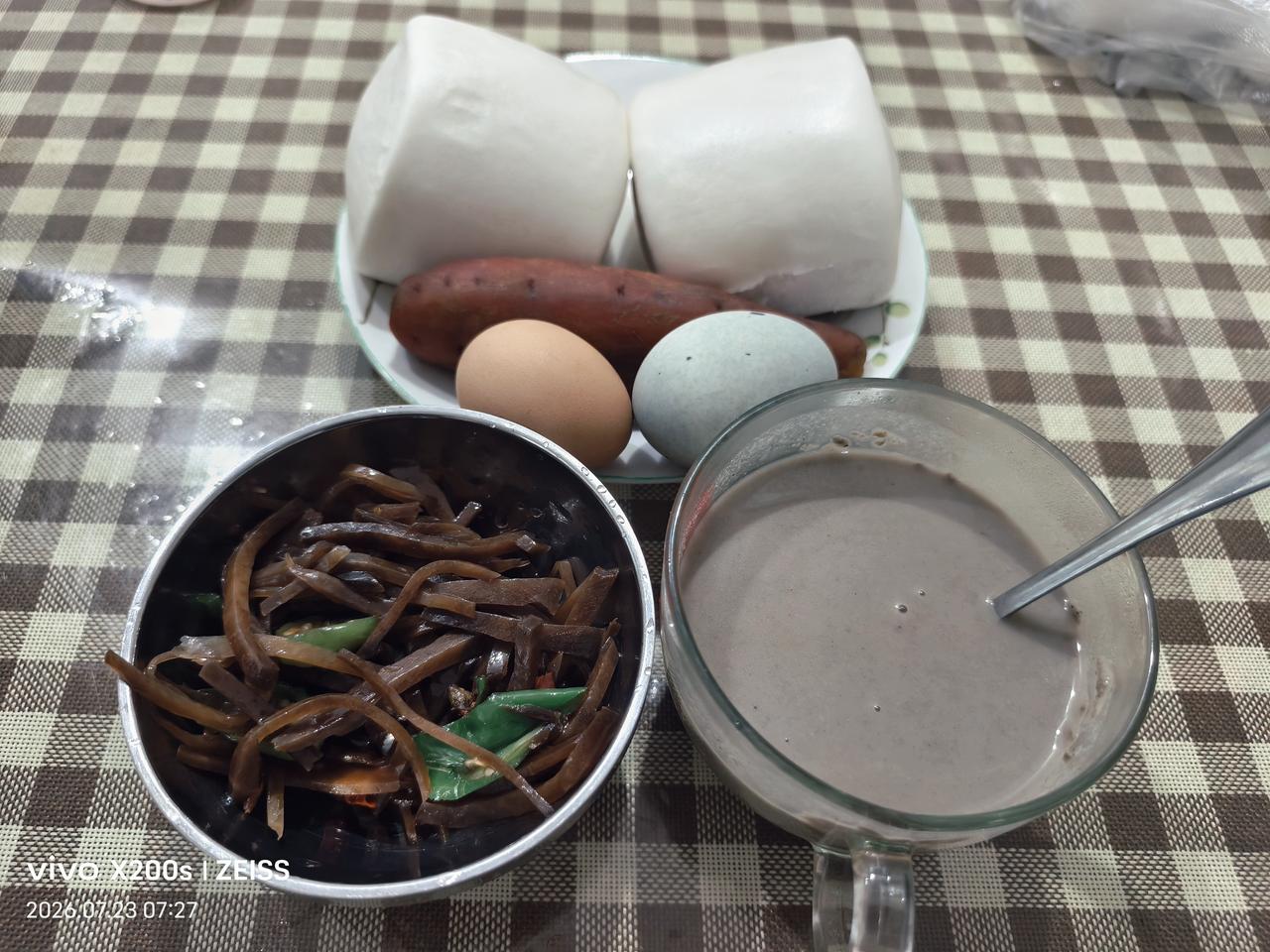 大暑食疗养生早餐
         今天是24节气的大暑，人类早有冬病夏治食疗养