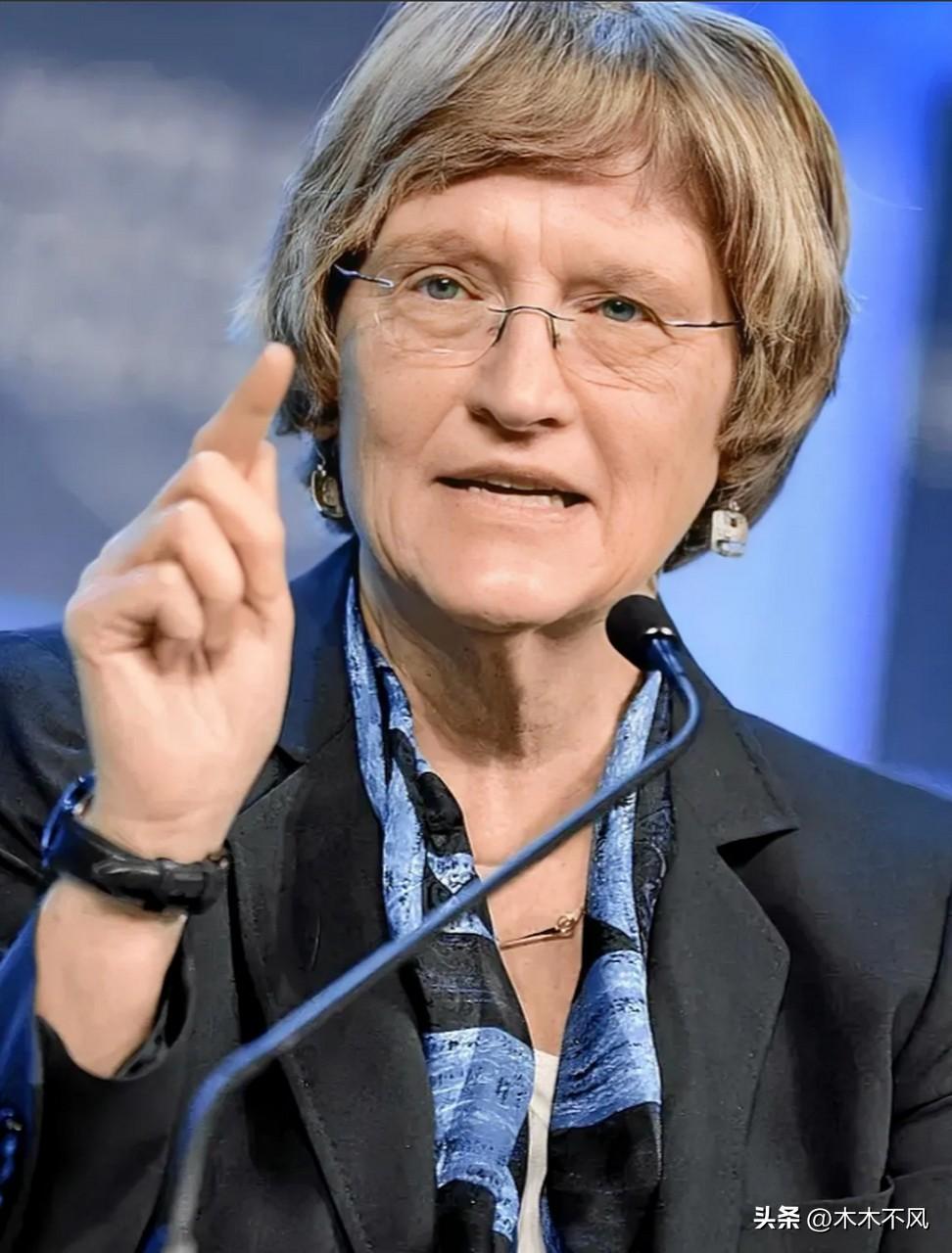 一位研究教育社会学多年的学者说，“以前我不理解为什么有些人总拿‘有钱人送子女出国