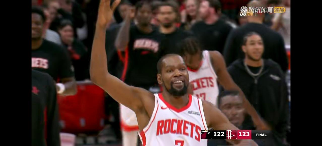 今天火箭双喜临门。第一喜阿门绝杀了热火，最后时刻阿门补篮绝杀了热火。第2喜杜兰特