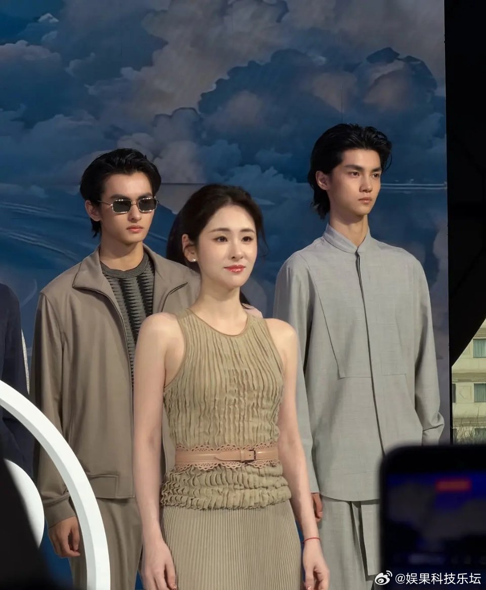 张碧晨好像又美丽了，没有男人就是优秀 