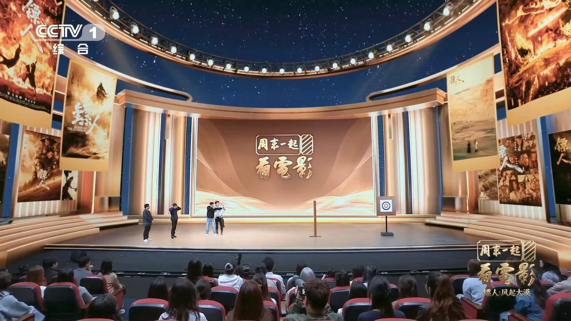 撒贝宁吴京猜拳神同步 背身都能精准同步出拳，撒贝宁与吴京的默契直接拉满👏，猜拳