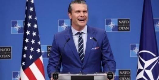 美国防长的一句话让美国人破了防，他表示中美要是开打，不出半个小时，他们的航母全得