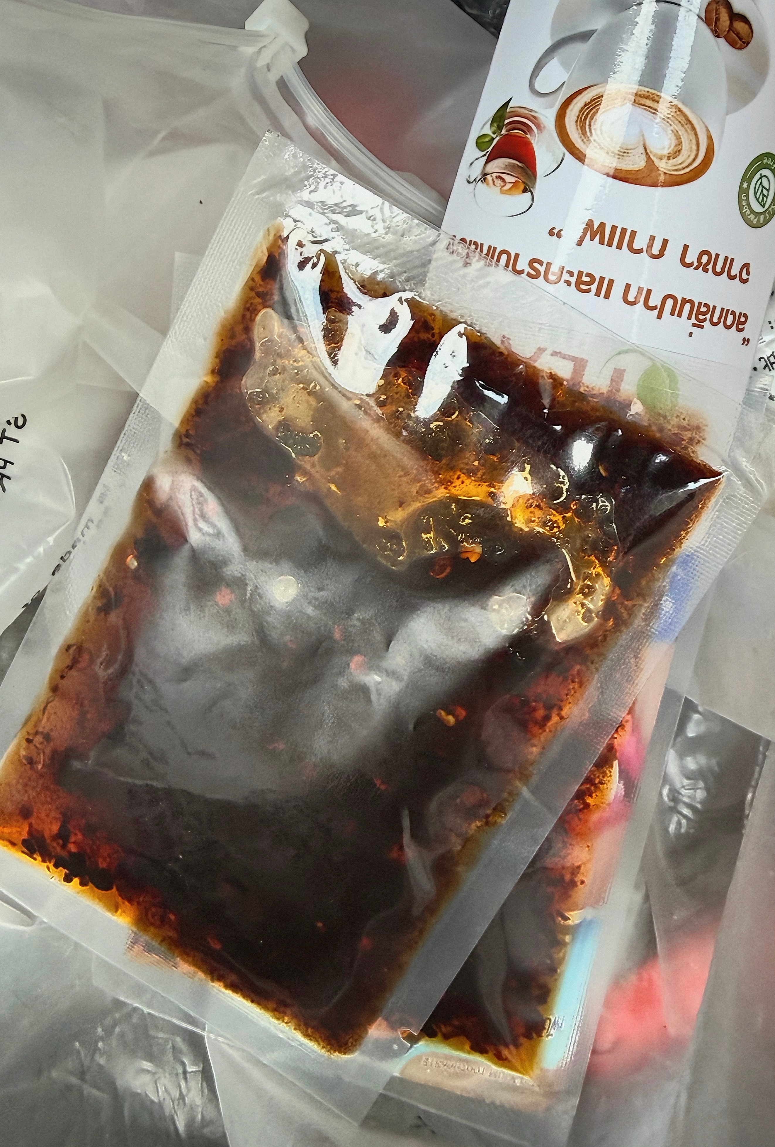 后备箱发现了两袋邝记の辣椒油，，，快一年了