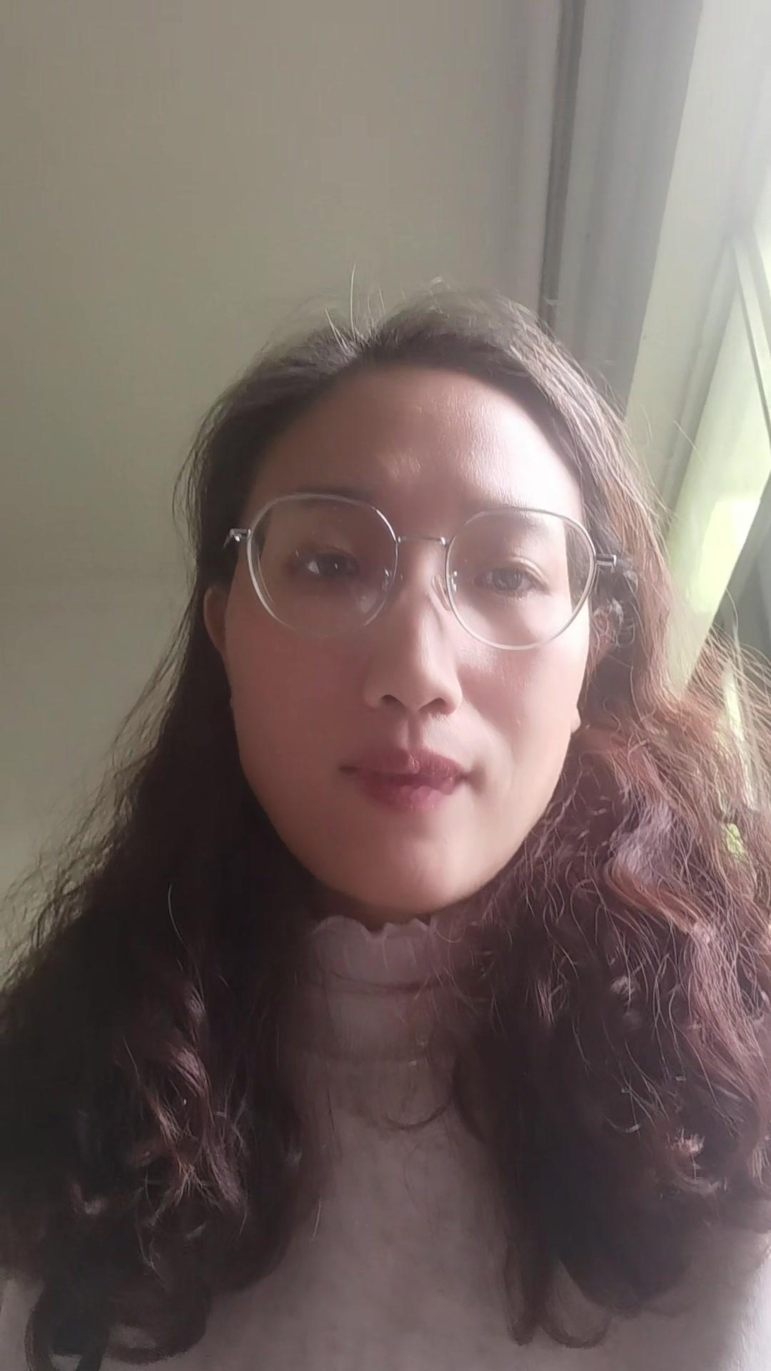 🤔看到有人问“牛奶这么便宜是不是假的”，董宇辉无奈又心疼。他说这话既让奶农感动