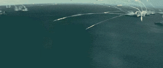 现代海战里，“饱和攻击”是让舰队头疼的战术——它不靠单枚导弹的威力，而是用高密度