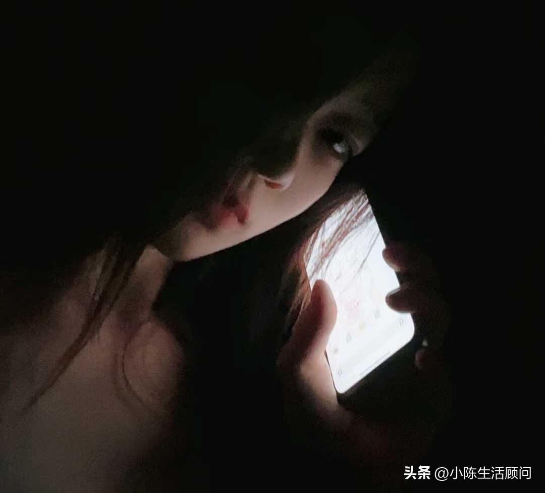 人与人之间就像一盏忽明忽暗的灯