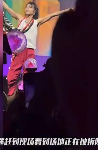 近日，2026 华晨宇火星演唱会 延期，“前期投入好几个亿” 的消息炸翻全网。据