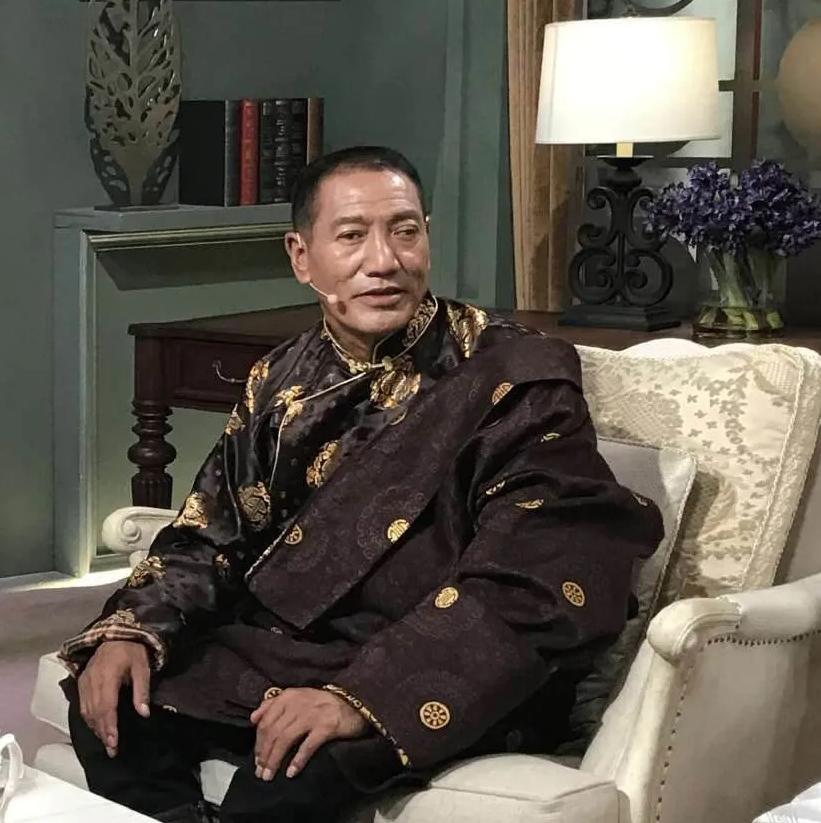 斯那定珠，男，藏族，1964年5月出生，迪庆藏族自治州香格里拉市尼西乡幸福村委会